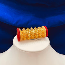 Load image into Gallery viewer, Maaili Tilhari (choose your potey)