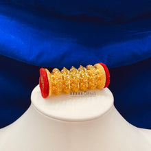 Load image into Gallery viewer, Maaili Tilhari (choose your potey)