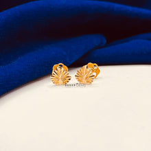 Load image into Gallery viewer, Gold Ear Studs