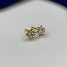 Load image into Gallery viewer, 8K Flower Studs