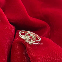 Load image into Gallery viewer, Flower Ring