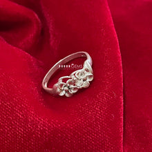 Load image into Gallery viewer, Flower Ring