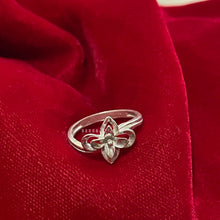 Load image into Gallery viewer, Flower Ring