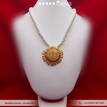 Load image into Gallery viewer, Pearl Necklace (Toddler/Teens)
