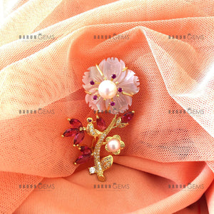 Individually handcrafted sparkling stone detailing, our 'Spring' Brooch is a stunning piece to finish any day or evening looks.  Gold-colored plating with diamante details. Nickel and lead-free metal, Imitation Stones & Natural Pearl.