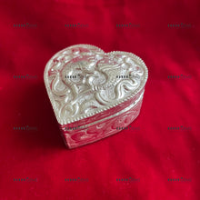 Load image into Gallery viewer, Heart Gift Box
