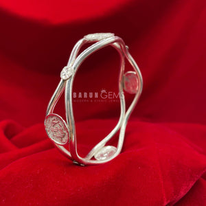 Om Bangle