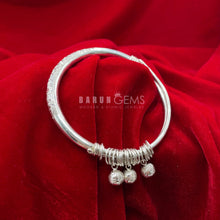 Load image into Gallery viewer, Bead Charms Bangle
