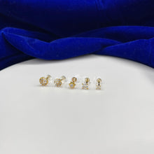Load image into Gallery viewer, 8K Flower Nose Pin
