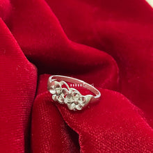 Load image into Gallery viewer, Flower Ring
